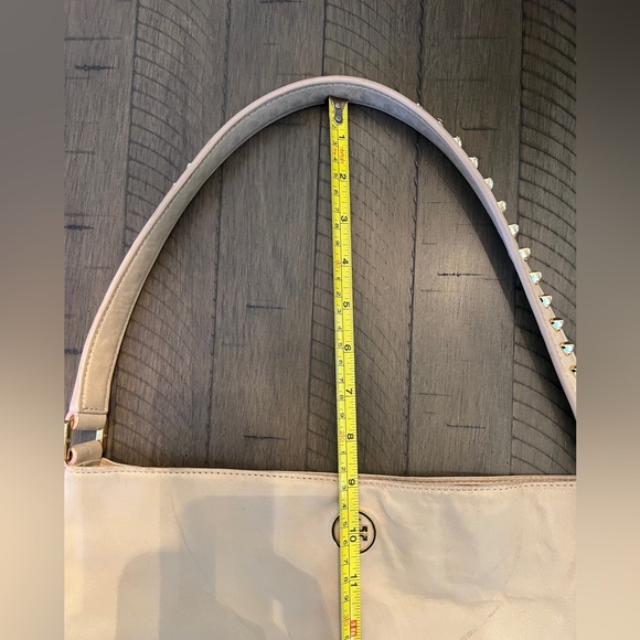 Tory Burch Gold Pyramid Studded Shoulder Bag - Picture 11 of 13